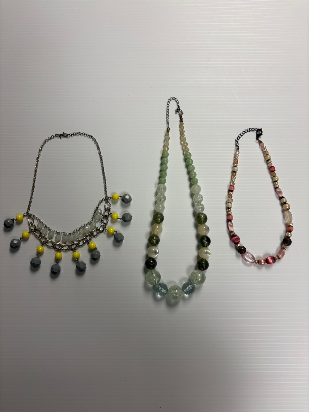 Lot of three seed bead womens necklaces.
Ceramic beads.